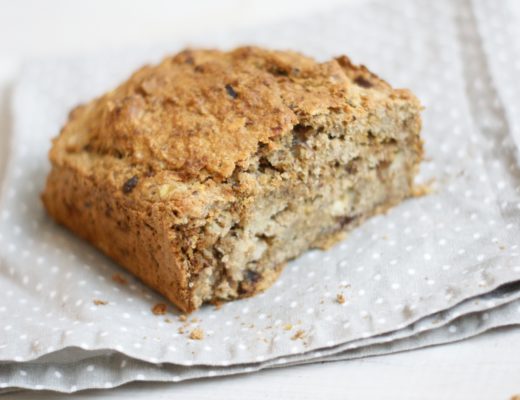 Hafer Bananenbrot mit Nüssen