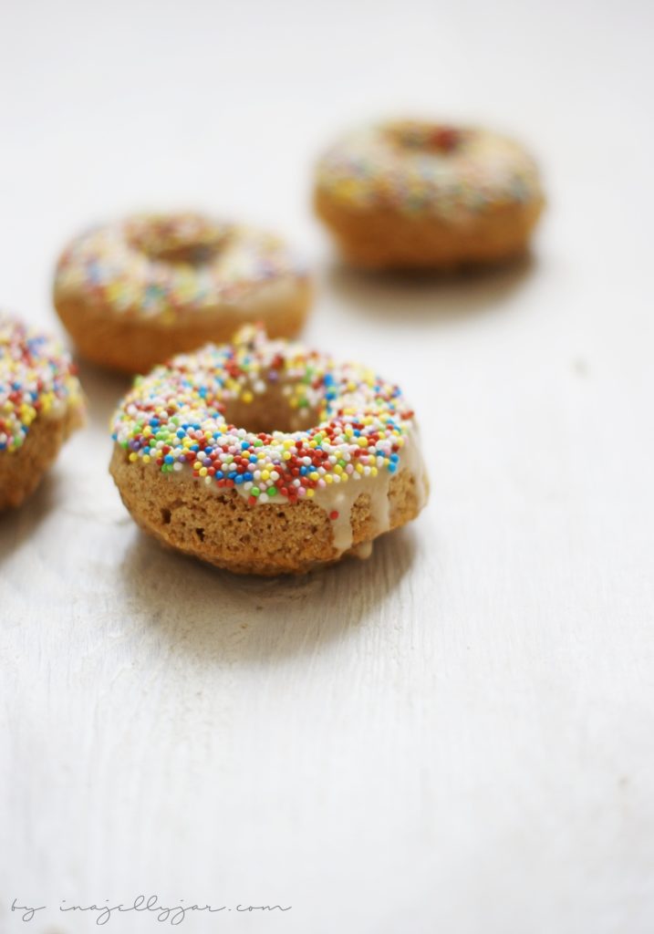 Haferdonuts mit Sprinkle-Topping