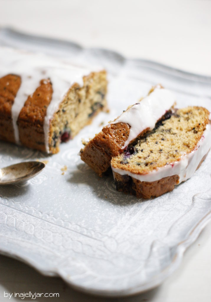 Heidelbeerkuchen mit Earl Grey und Sesam