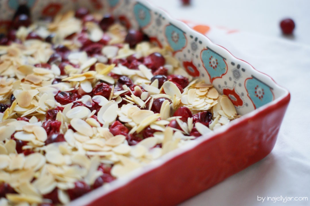 Cranberry-Schnitten mit Mandeltopping