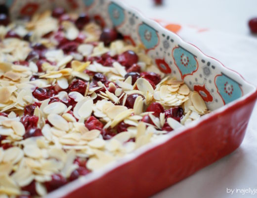 Cranberry-Schnitten mit Mandeltopping