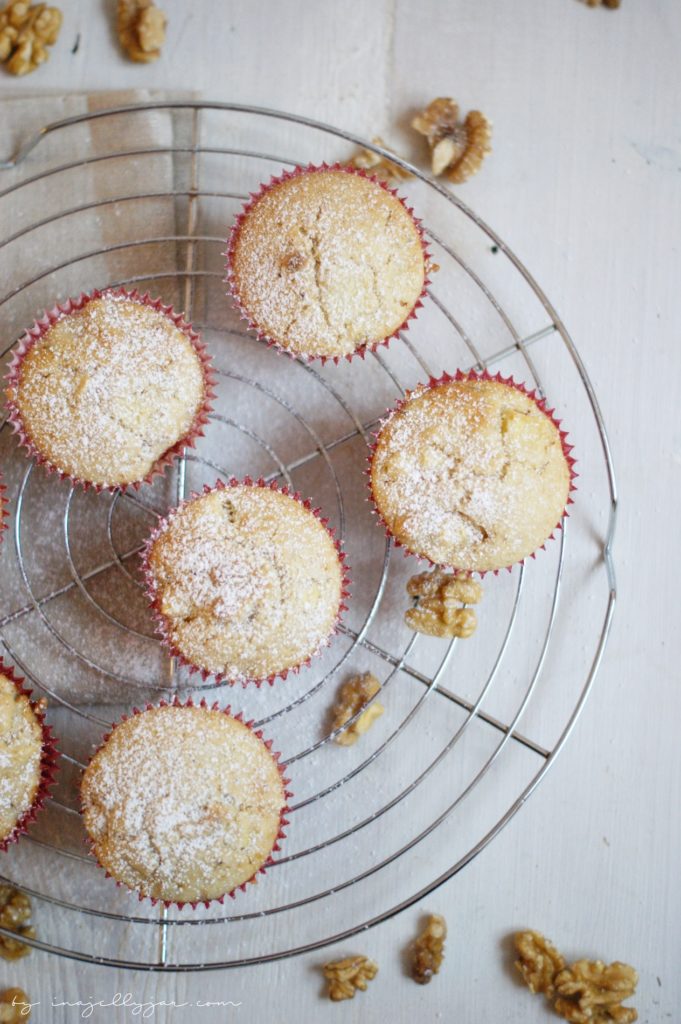 Pancake-Muffins mit Äpfeln und Walnüssen