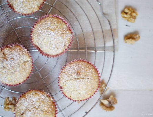 Fluffige Pancake-Muffins mit frischen Äpfeln