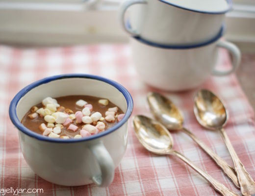 Tahini-Kakao mit Marshmallows