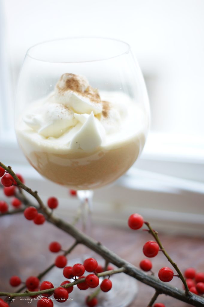 super cremiger Cremiger Toffee-Cider mit Zimt und Sahnehäubchen