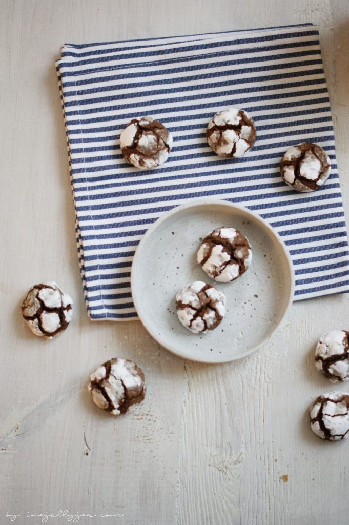 Zimt-Schoko-Bällchen mit dicker Staubzuckerschicht