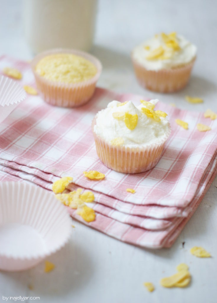 Cupcakes mit Frosting aus Cornflakes-Milch