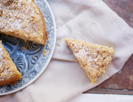 Tropischer Mango-Streuselkuchen