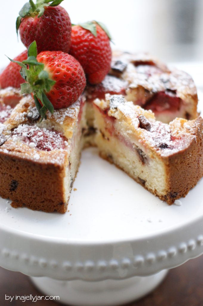 Chocolate Chip Cookie Kuchen mit Erdbeeren