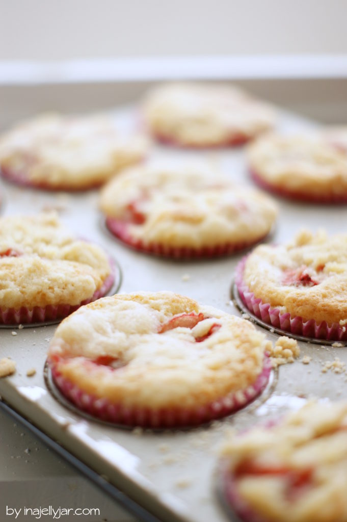 Erdbeermuffins mit Streuseln