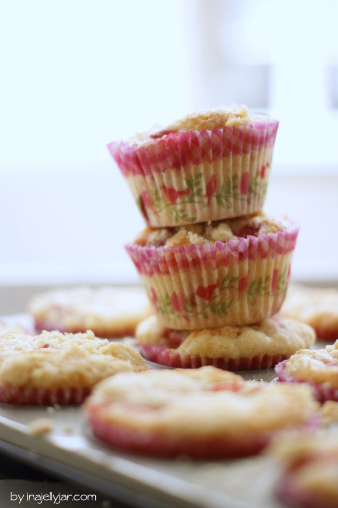 Super saftige Erdbeermuffins mit frischen Früchten