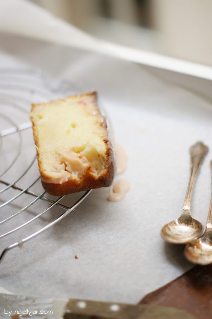 Echter Frühlingsbote: Zitronen-Rhabarberkuchen