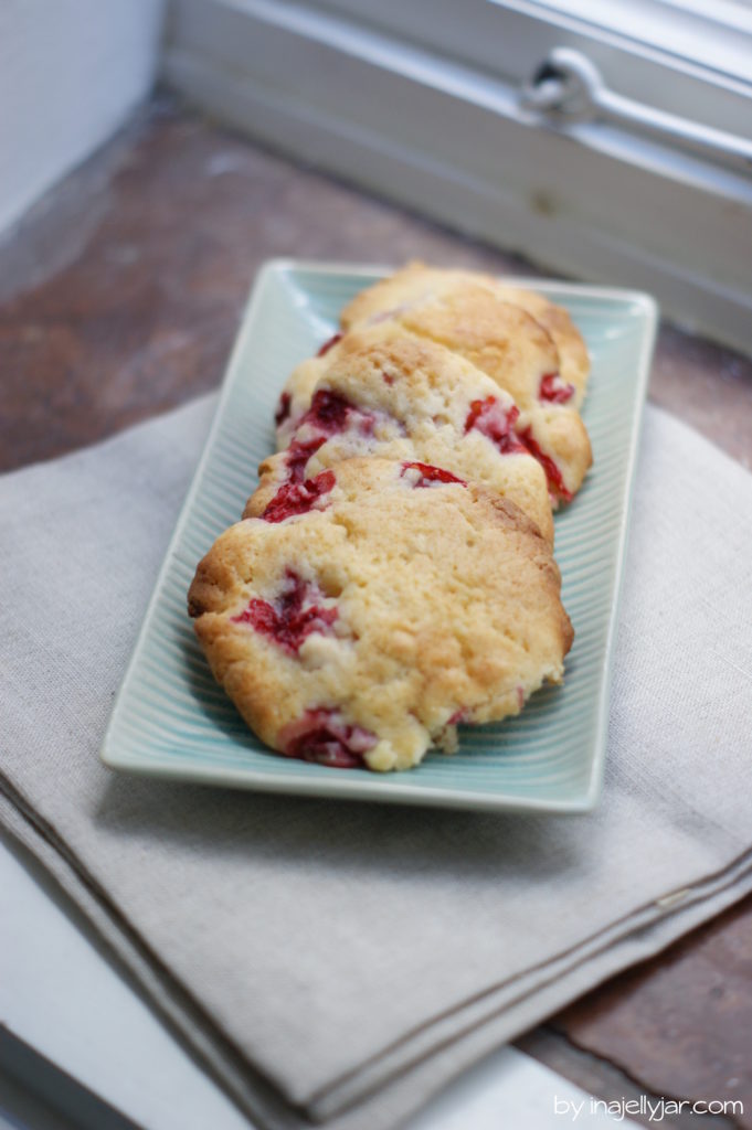 Erdbeercookies mit weißer Schokolade