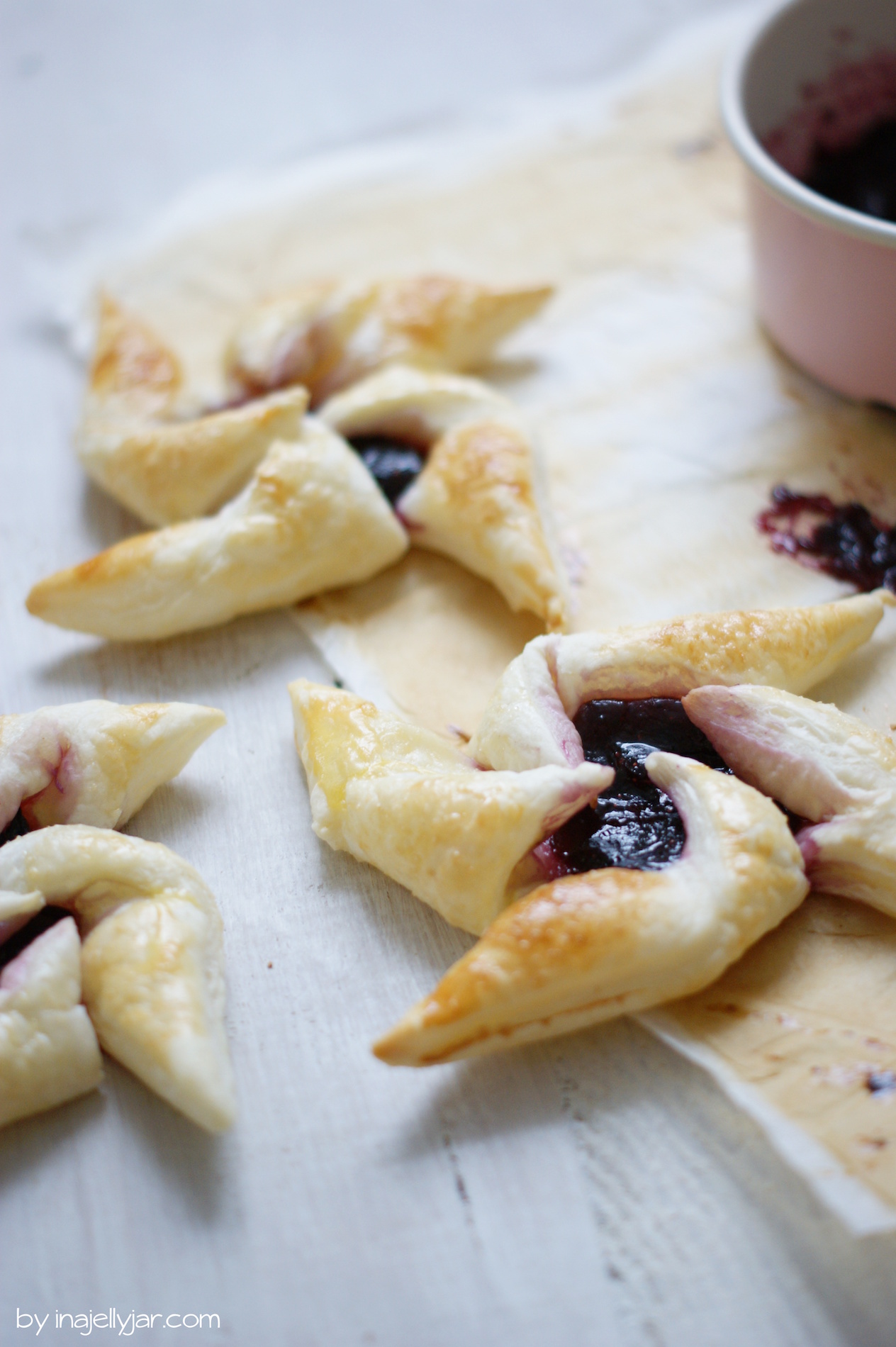 Blaubeer-Rhabarber-Plunderteilchen | Moment in a Jelly Jar Blaubeer-Rhabarber-Plunderteilchen | Moment in a Jelly Jar