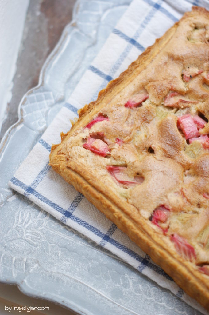 Rhabarber-Plundertarte mit Bourbon
