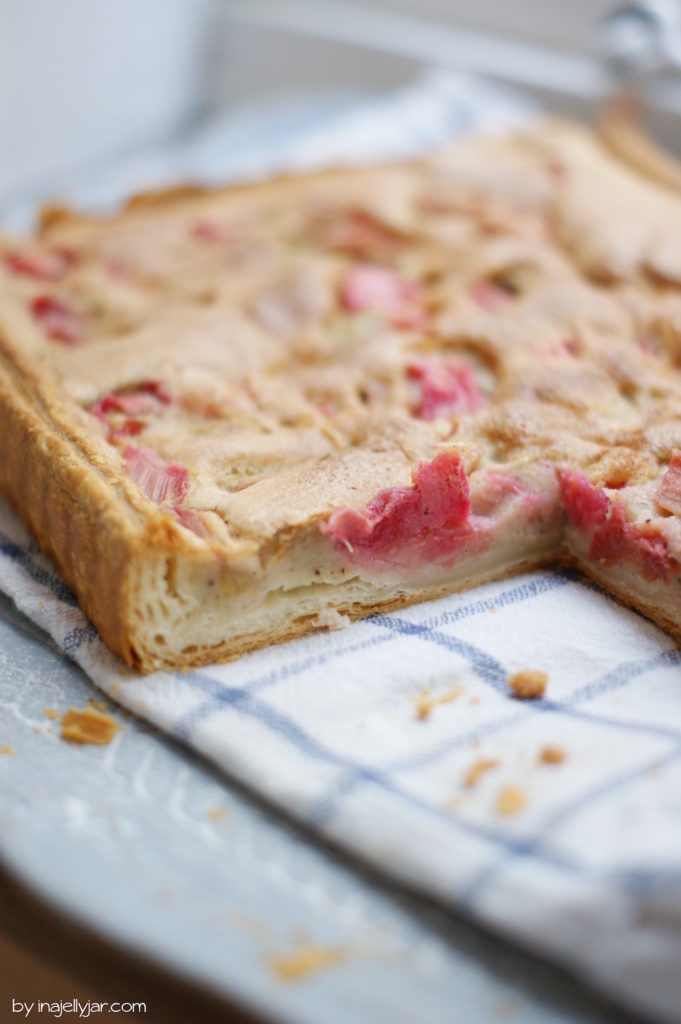 Plundertarte mit Rhabarber
