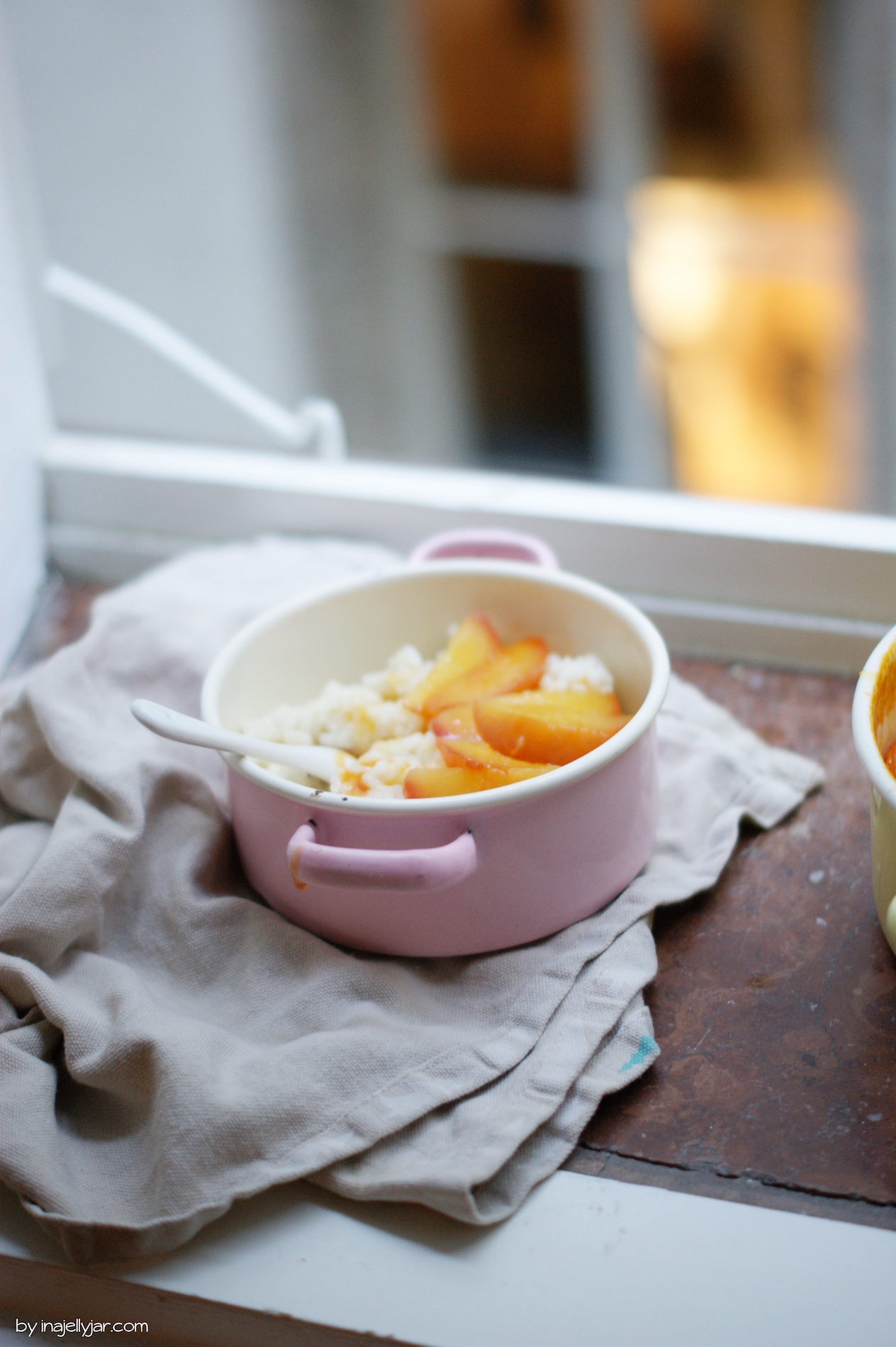 Milchreis mit pochierten Honig-Pfirsichen | Moment in a Jelly Jar Milchreis mit pochierten Honig-Pfirsichen | Moment in a Jelly Jar