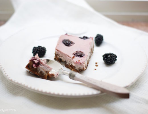 Sommer-Cheesecake mit frischen Beeren