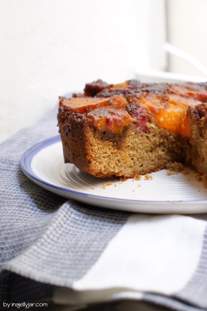 Rezept für Upside-Down-Marillenkuchen mit Himbeeren