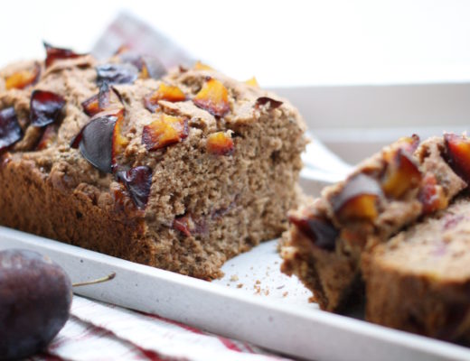 Veganer Zwetschgenkuchen mit nussigem Buchweizenmehl