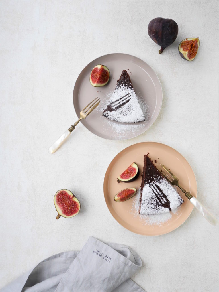 Becherkuchen mit Schokolade und Sauerrahm