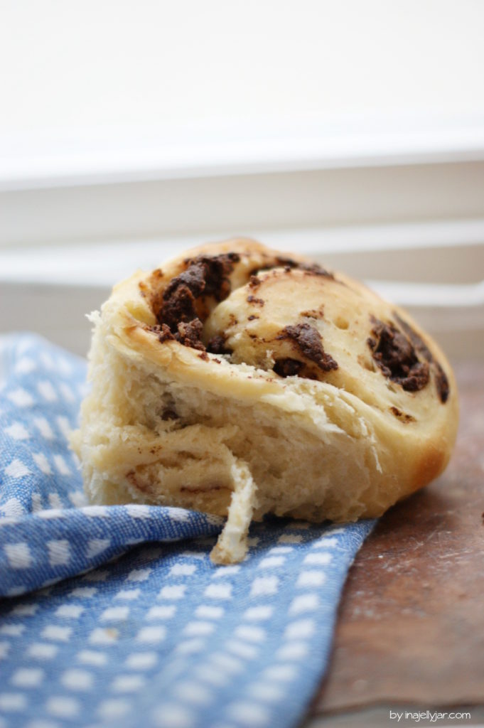 Pekannuss-Schnecken aus Germteig mit Schokolade