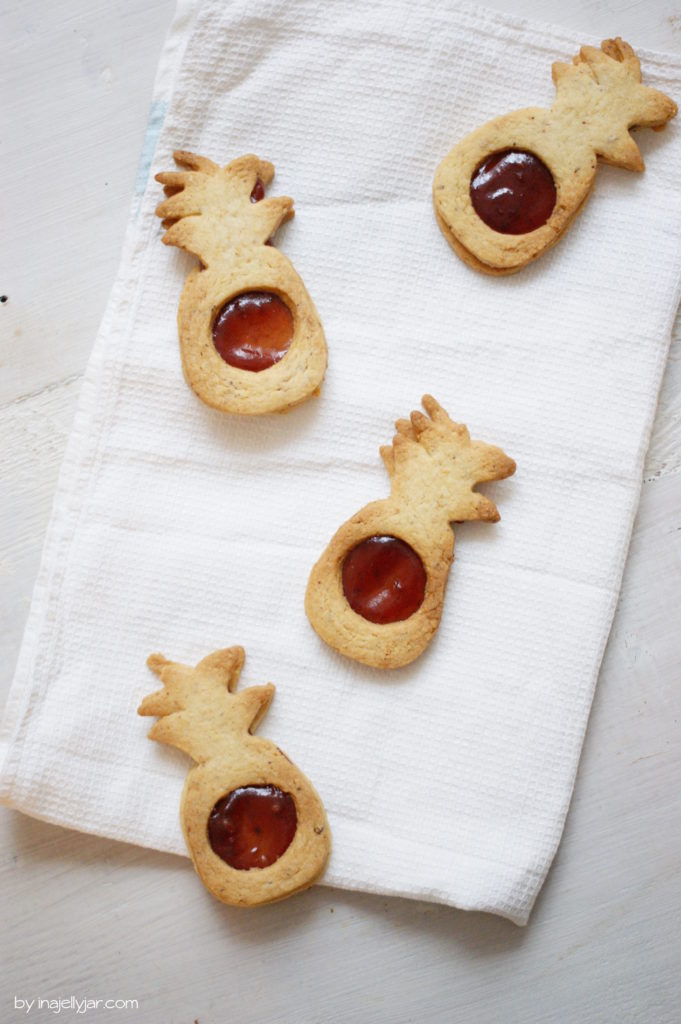 Aromatische Linzer Augen mit Glühwein-Marmelade