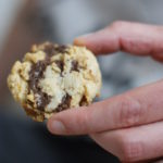 Chocolate Chip Cookies mit kandierten Walnüssen