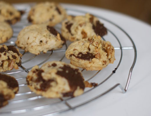 Chocolate Chip Cookies mit kandierten Walnüssen