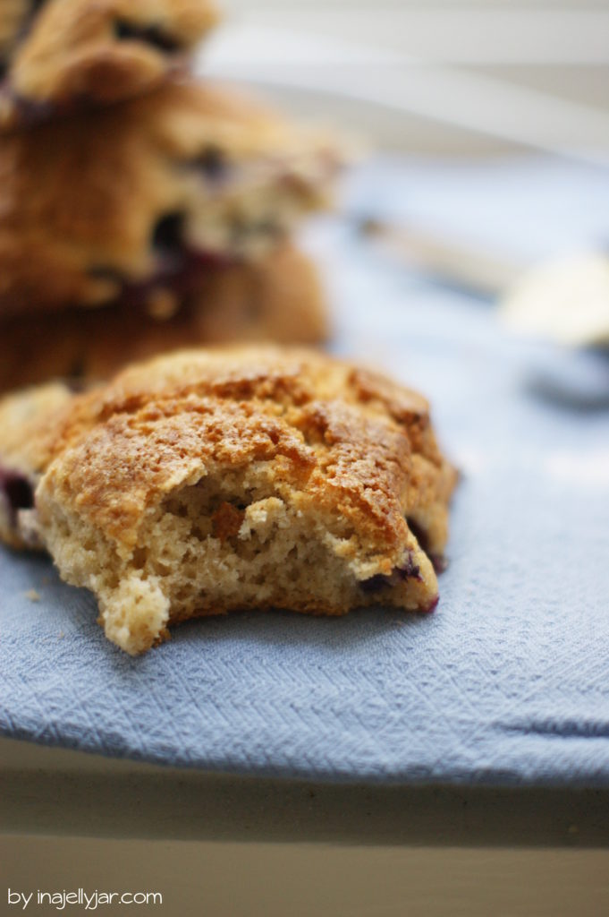 Heidelbeer-Scones aus wenigen Basic-Zutaten