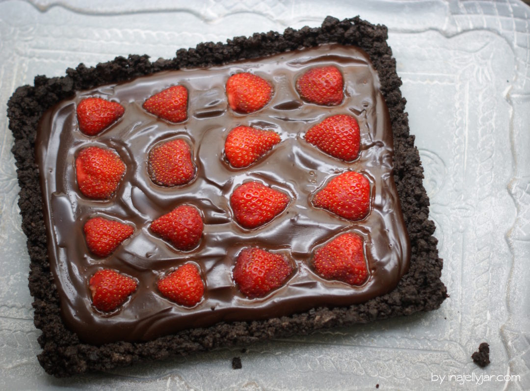 Schoko-Erdbeer-Tarte mit Oreoboden