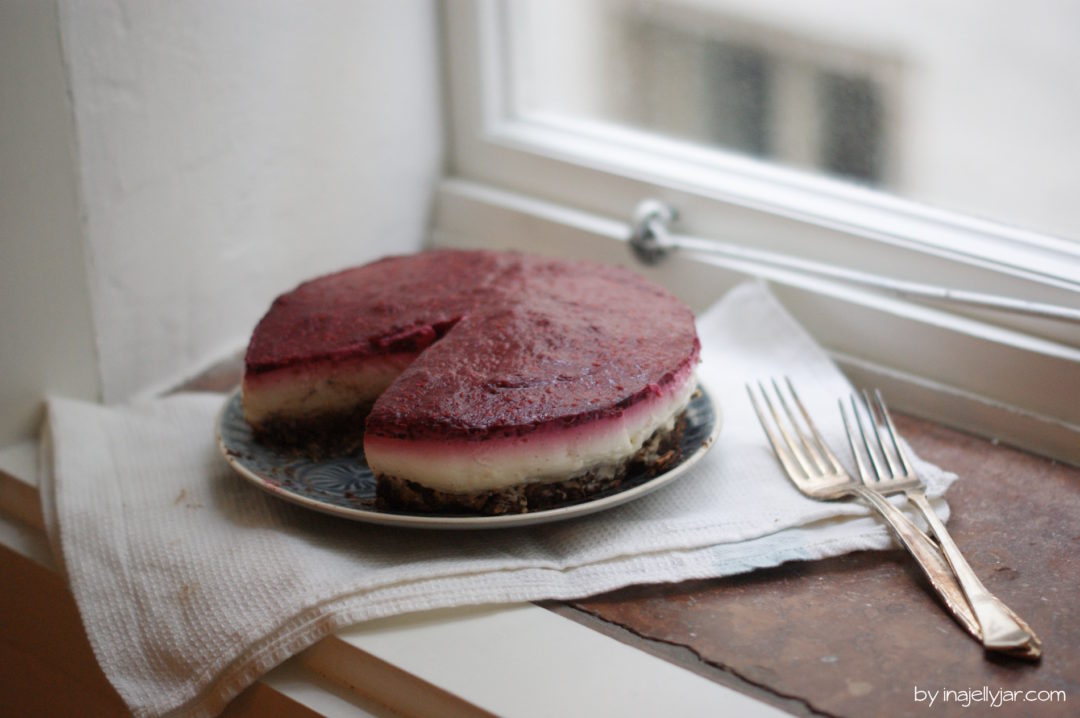 No-Bake-Torte mit Himbeerspiegel