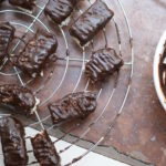 Selbstgemachte Bountys: vegan, paleo, glutenfrei, zuckerfrei