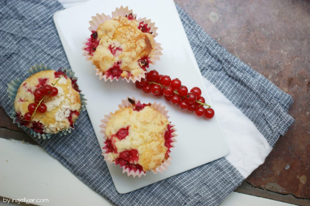 Ribiselmuffins mit Streuseln - perfekte Sommermuffins