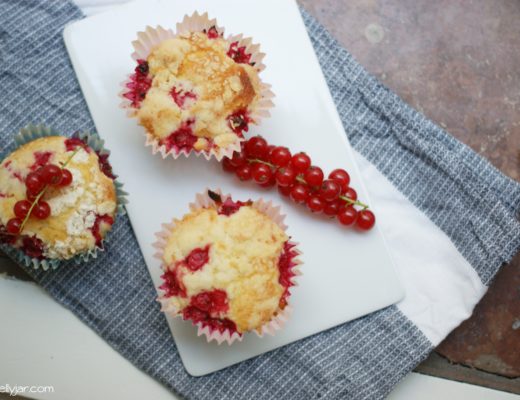 Ribiselmuffins mit Streuseln - perfekte Sommermuffins