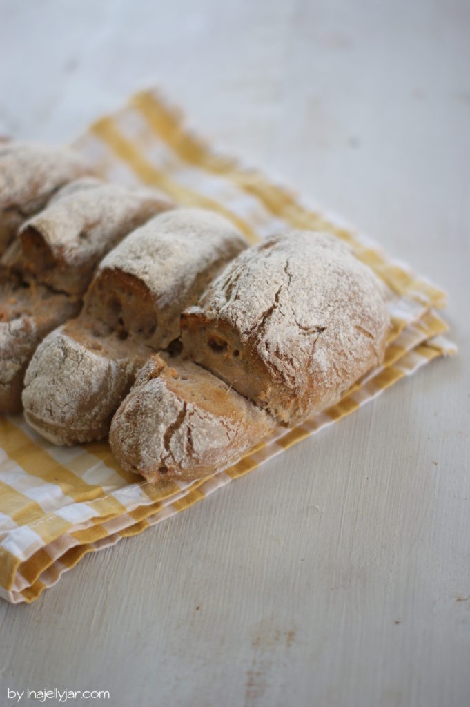 Tessiner Nussbrot ist saftig und nussig zugleich