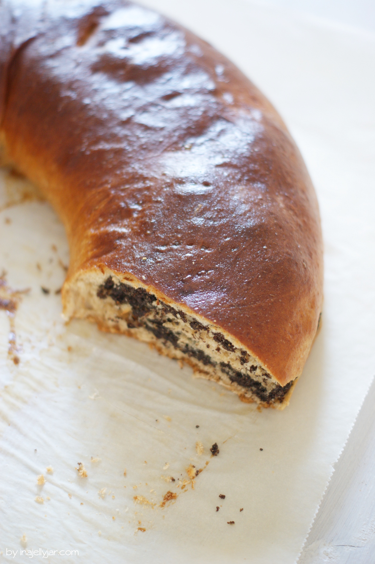 Saftiger Mohnstrudel aus Germteig