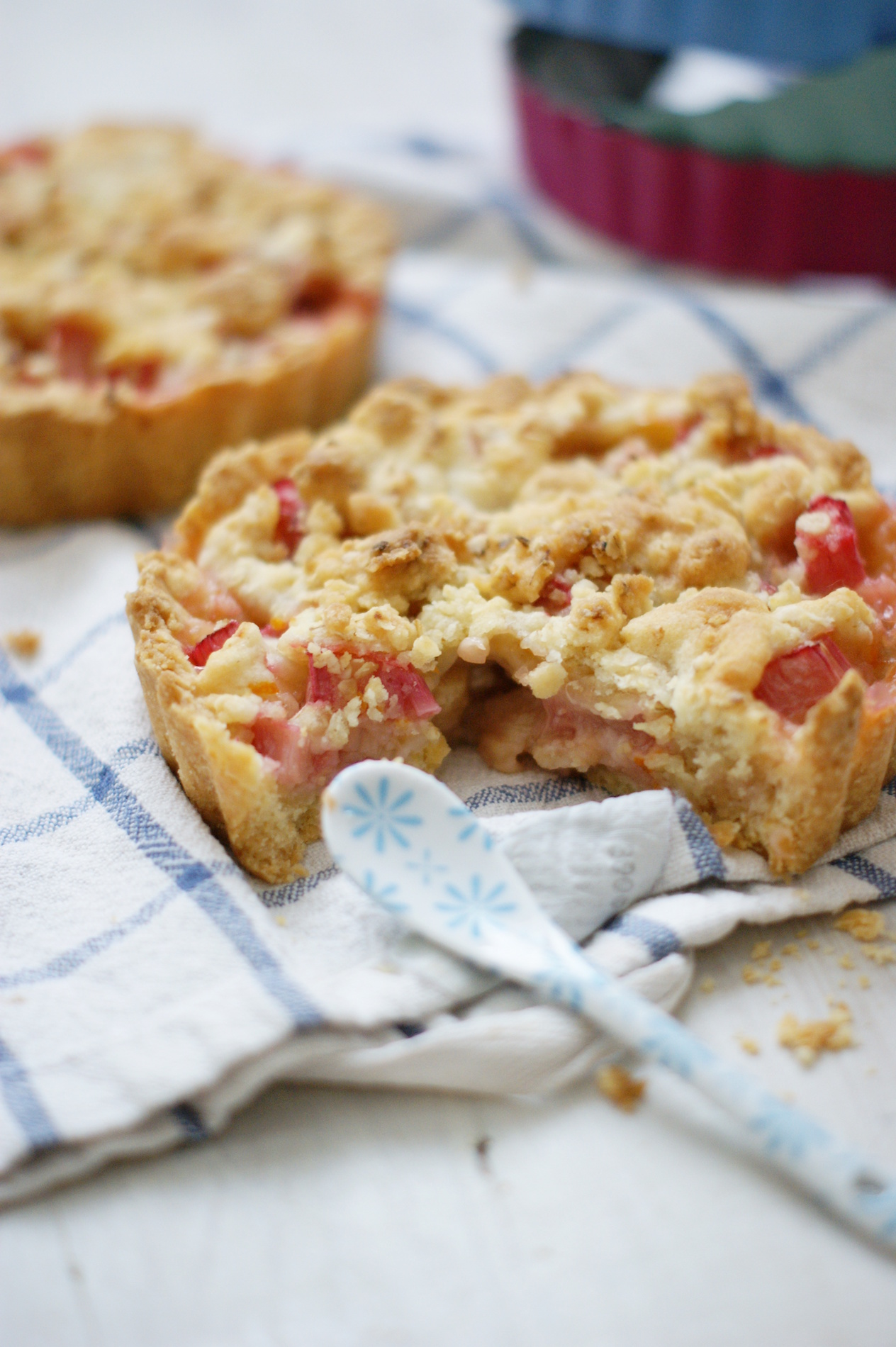 Kleine Rhabarber-Pies mit Knusperstreusel | Moment in a Jelly Jar