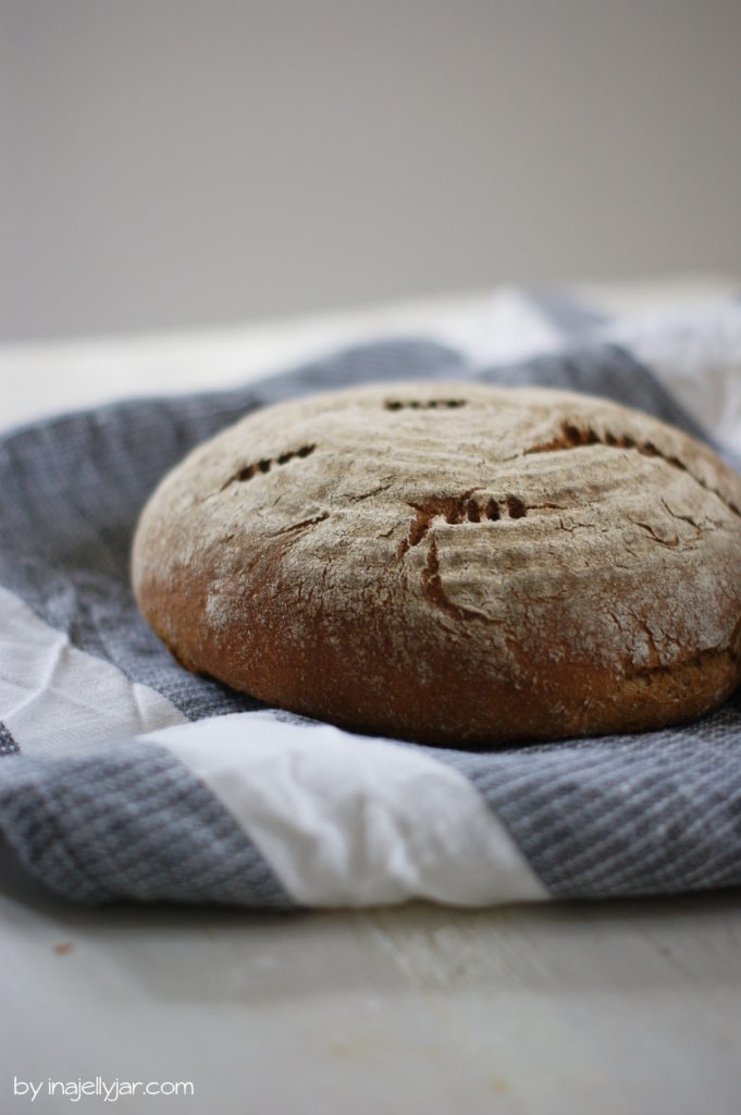 Schwarzbrot mit Sauerteig