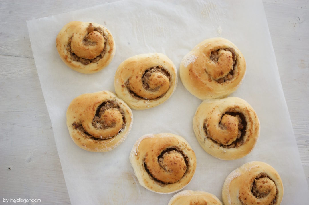 Walnussschnecken aus luftigem Germteig