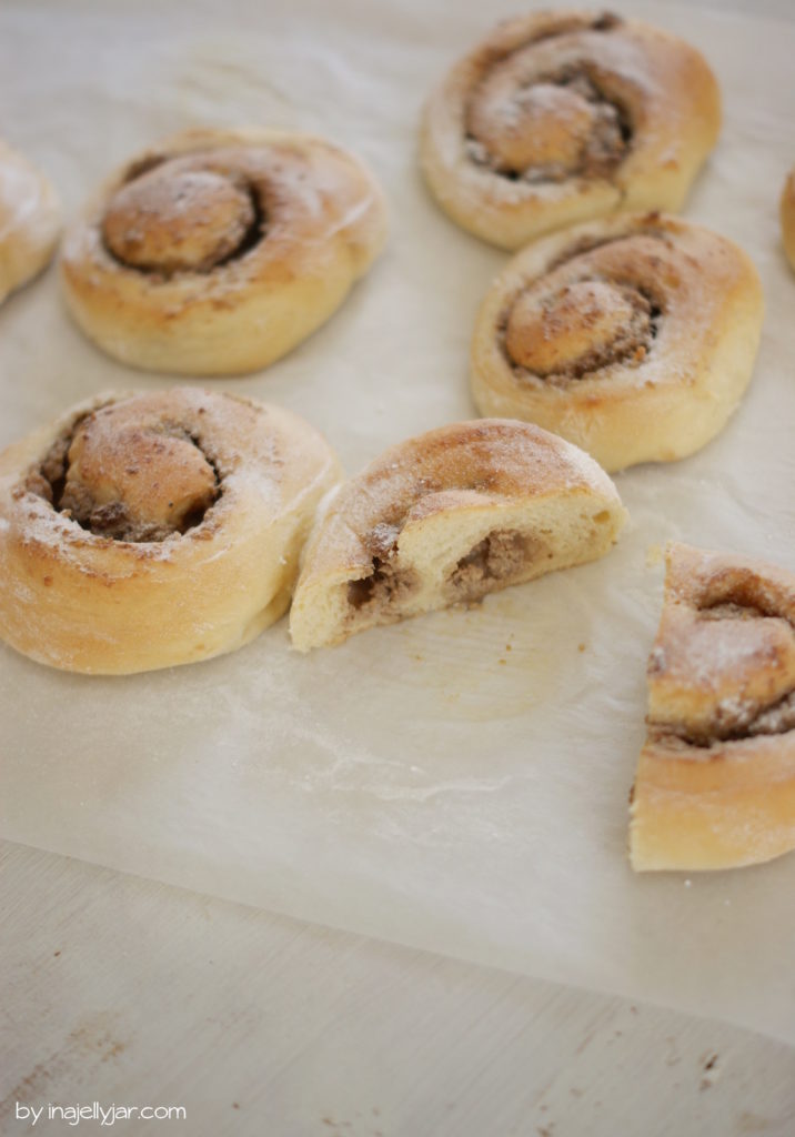 Walnussschnecken mit Staubzucker