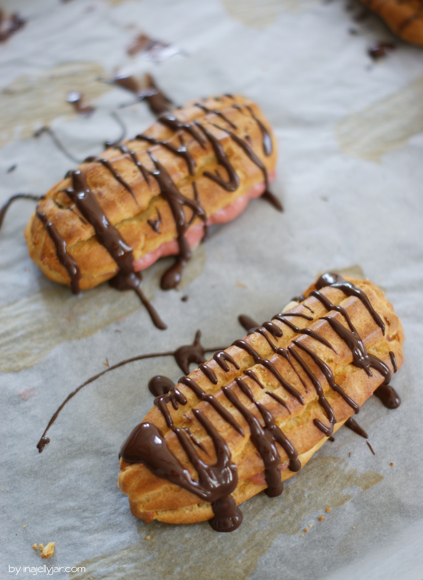 Eclairs mit Rhababer-Vanille-Füllung